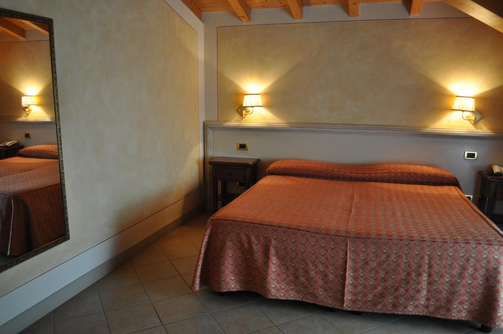 Hotel La Corte Bedizzole Room photo
